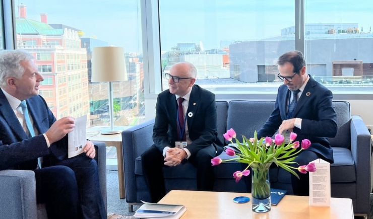El ministre de Finances, Ramon Lladós, i el director general de l’Autoritat Financera Andorrana (AFA), David Cerqueda, amb el director per a Europa del Fons Monetari Internacional, Alfred Kammer.